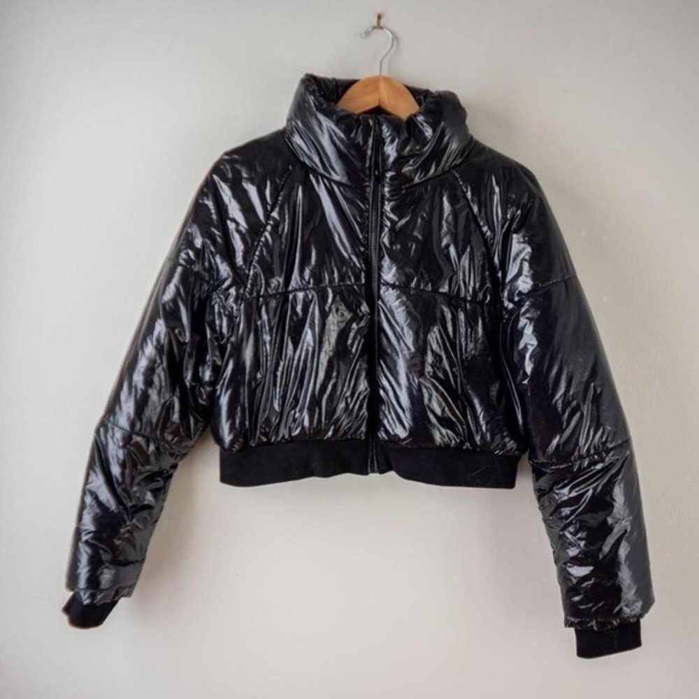 Elodie Chic Cropped Glossy Black Puffer Coat NWOT Size L